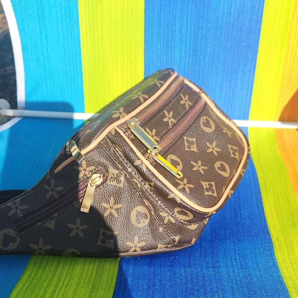 Source Unknown Brown Monogram-Style Waist Bag wit… - image 5